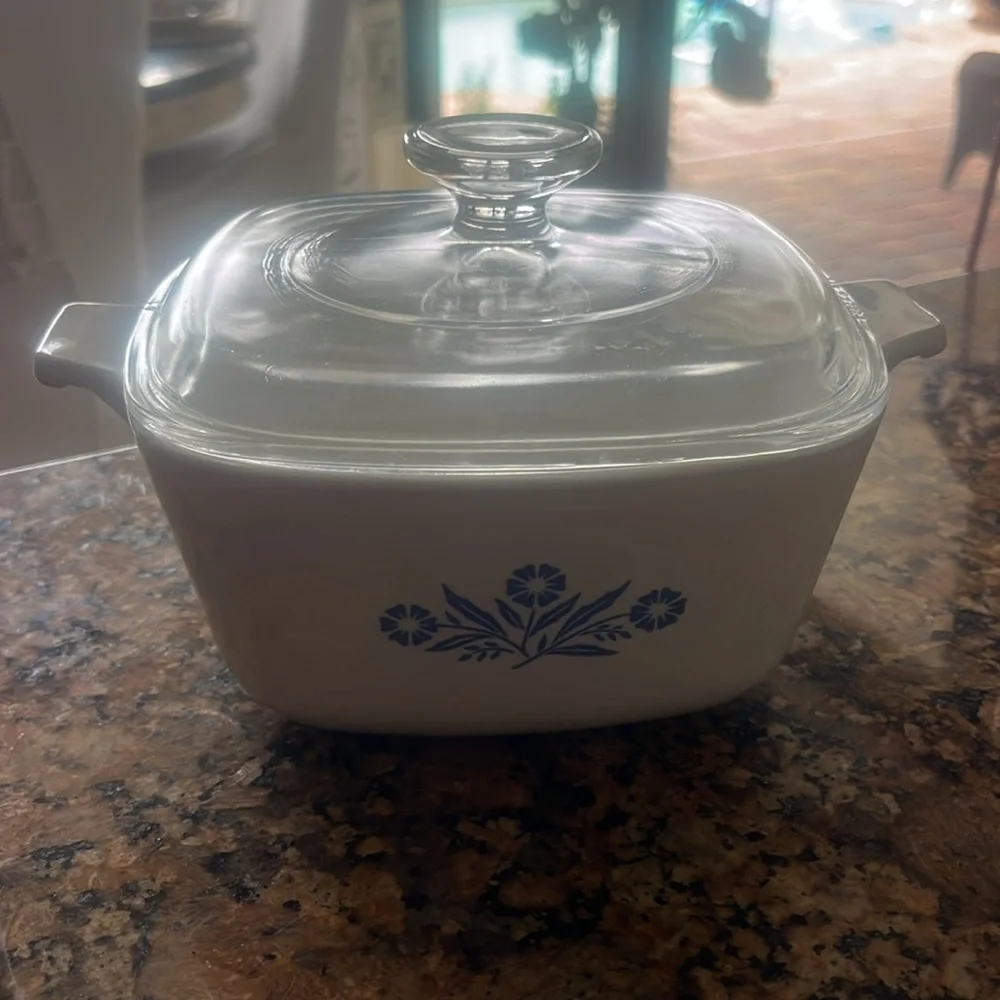 Vintage CorningWare corn flower, white pyroceramic 3/4 ct bowl/baking dish - Picture 8 of 8